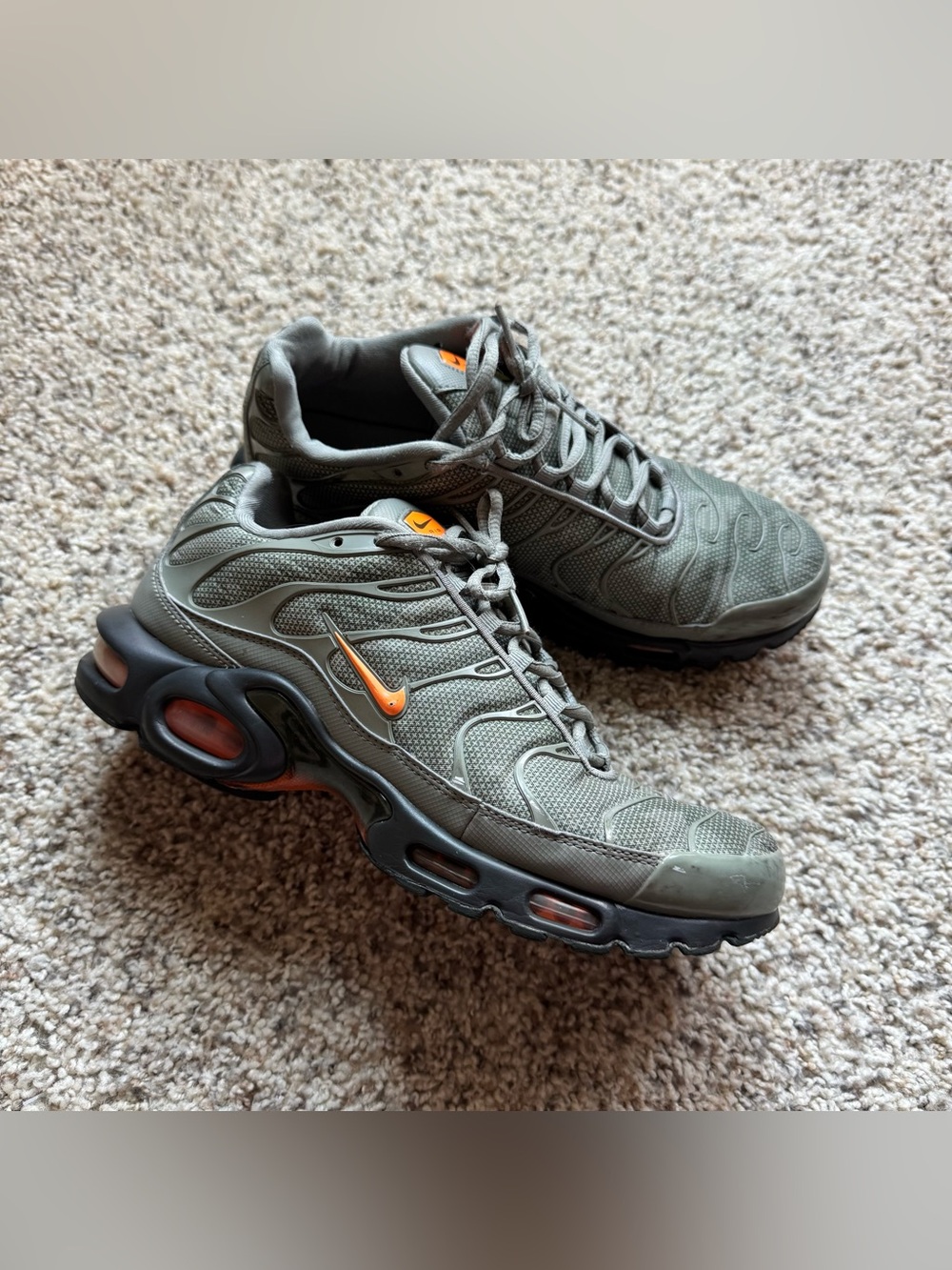 Nike Air Max Plus TN Stucco Olive Orange AJ2013-003 Sneaker Mesh Men's Size 8.5